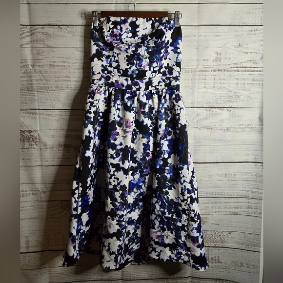 NWT Express Floral Smocked Strapless Dress Size 8 Purple And Blue - Picture 1 of 5